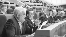 Парламентарии согласились с коллегой: вопрос по завершению концессионных объектов так или иначе придется решать, предстоит понять алгоритм. Справедливости ради уместно вспомнить, что и к проблеме долгостроев в жилищном секторе с обманутыми дольщиками тоже поначалу не знали, как подступиться. На федеральном уровне был создан механизм МИП, благодаря которому люди получают долгожданные квадраты. Тут главное — сохранять здравомыслие, не впадать в крайности и не использовать ситуацию, упаси бог, для набора политических очков в преддверии очередных выборов. Фото: Андрей Заржецкий
