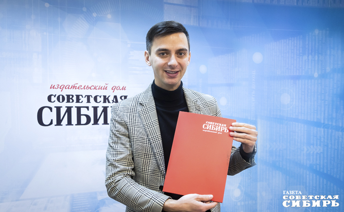 Николай Волошин: «Отношу себя больше к классическим ведущим-конферансье. Основное направление — сценические площадки, официальные церемонии, торжественные мероприятия, презентации, концерты — как классические, так и эстрадные. В профессии важно развиваться, и конферансье, как любой артист, хорош, когда может собой заполнить несколько историй. По­этому работаю и в развлекательном жанре: на корпоративах, юбилеях и свадьбах». Фото: Андрей Заржецкий
