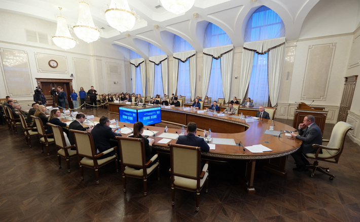 Шестая всероссийская научно-практическая конференция, посвященная актуальным вопросам военной истории, стартовала 5 декабря в правительстве региона. В пленарном заседании приняли участие первый замгубернатора Юрий Петухов, первый зампредседателя Законодательного собрания Андрей Панфёров, представители профильных министерств, правоохранительных органов, ученые-историки и общественники. Фото: nso.ru