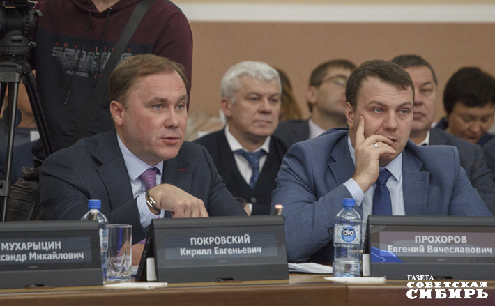 На сессии Кирилл Покровский награжден почетной грамотой Совета депутатов города Новосибирска. Фото: Совет депутатов города Новосибирска