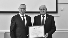 10 января Станиславу Липскому были вручены почетные грамоты губернатора и Законодательного собрания региона. Фото: nso.ru