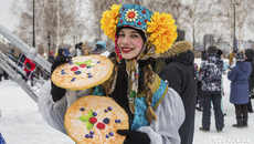 В Новосибирске 2 марта горячий чай и ароматные блины будут предложены гостям в парках «Центральный», «Первомайский», «Затулинский», «У моря Обского» и имени С.М. Кирова. Ну и, конечно, состоятся частушечные бои, масленичный карнавал и огненное шоу. Подробная программа доступна по ссылке https://parkigoroda-nsk.ru/maslenica_2025