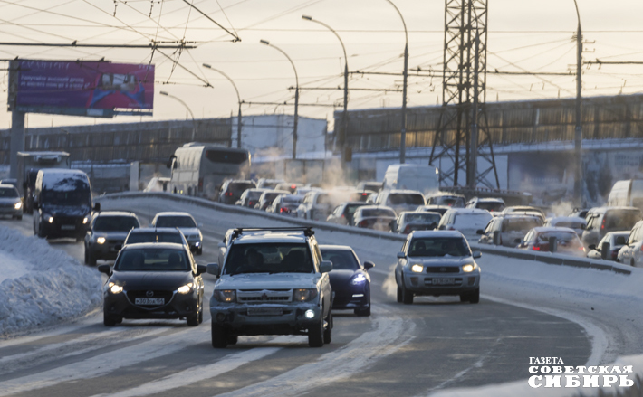 Димитровскому мосту требуются ремонтные работы по замене дорожного покрытия, укладке нового асфальта на тротуарах. Фото: Андрей Заржецкий