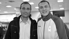 Антон Кулятин (справа) поступил в Новосибирский государственный педагогический университет в 2011 году, тогда же стал тренироваться у Николая Халухаева. Под руководством тренера он выполнил норматив мастера спорта России, выигрывал областные и всероссийские турниры, а позже добился признания на мировой арене. Фото: nso.ru