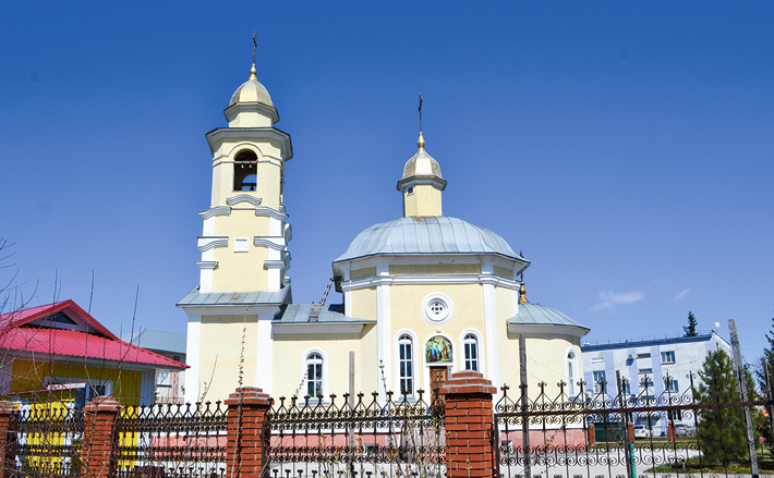 Храм Рождества Христова и Монумент Славы — это точки притяжения кочковцев, объединяющие настоящее, прошлое и будущее села с 245-летней историей. Фото: Наталья Бурбенко