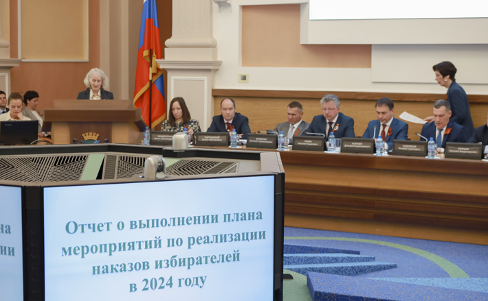 На сессии особое внимание уделили приближающемуся Дню Победы. Новосибирцев ожидает большая праздничная программа. Среди всех мероприятий начальник департамента культуры, спорта и молодежной политики города Ксения Антонова выделила акцию «Ура Победе!», которая в Новосибирске проходит впервые: со 2 по 8 мая на площади Ленина транслируются начитанные Юрием Левитаном сводки информбюро.