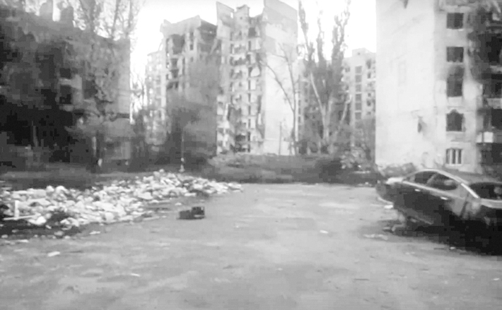 — Масштабный проект позволяет взглянуть на события, происходящие в новых российских регионах, глазами их непосредственных участников — жителей освобожденных территорий, бойцов СВО, волонтеров, — говорит автор фильма. — Я видел Мариуполь и другие населенные пункты в руинах — то, чего не должны видеть мирные люди. Объездил территории с гуманитарной миссией. Все чаще думал: в медиапространстве не хватает правдивых репортажей о труде солдат, о жизни под обстрелами.