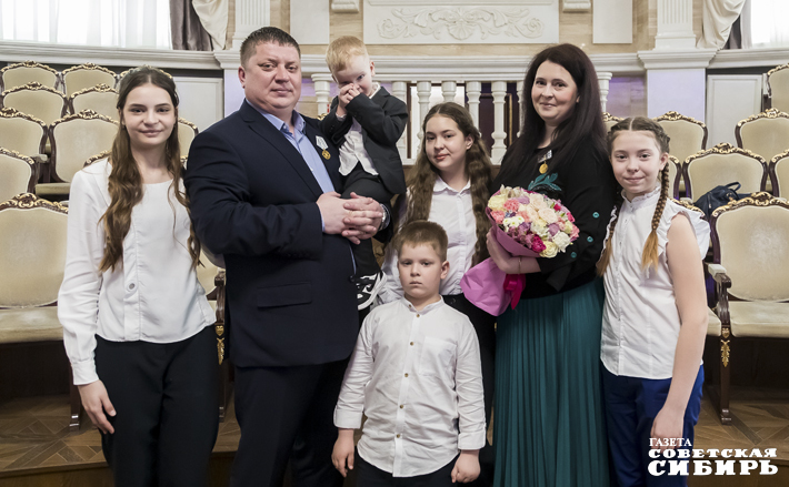 Многодетные Цыпкины придерживаются мнения, что, если правильно распорядиться временем и распорядком дня, можно совместить домашнее хозяйство и работу. Фото: Андрей Заржецкий