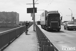 Состояние Димитровского перехода, страшные выбоины до арматуры&nbsp;— в том числе «благодаря» несоблюдению весового режима. Как напомнили в парламенте, на мостовые сооружения заезжает транспорт общей массой 60–70 тонн, что в принципе недопустимо. Фото: Андрей Заржецкий