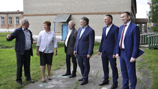 Напомним, целевые региональные программы «Школьное окно» и «Школьная кровля», которые доказали свою эффективность, в том числе и по энергосбережению, в Новосибирской области стартовали по инициативе депутатов Законодательного собрания. Они получили поддержку главы региона и продолжаются в настоящее время. Фото: zsnso.ru