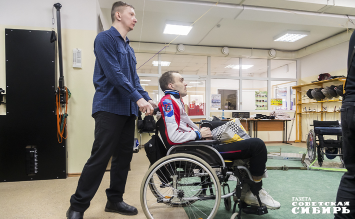 В Новосибирской области участников СВО, которые были ранены и получили инвалидность, сопровождают социальные службы. Это позволяет ребятам лучше адаптироваться в обществе и даже заниматься спортом.
Фото: Андрей Заржецкий