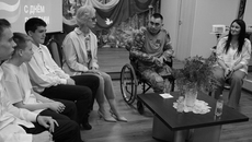 Александр Карпушин потерял на войне ногу, но он и не думает сдаваться — участник СВО занимается патриотическим воспитанием молодежи. Ему есть что рассказать сегодняшним мальчишкам и девчонкам. Фото: mtsr.nso.ru