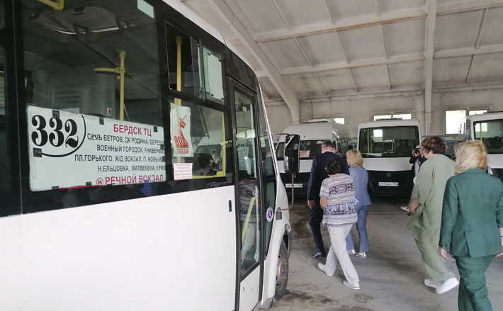 Бердские автопарки уже сейчас бьются за каждого клиента в прямом смысле этого слова. Фото: Светлана Фролова