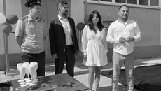 Заместитель министра строительства региона Олег Поскачин принял участие в торжественной церемонии передачи ключей и поздравил дольщиков с завершением драматичной эпопеи с инвестициями в жилье. Фото: пресс-служба правительства Новосибирской области