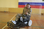 На футбольном поле ветеран СВО Александр Карпушин, восстановившийся после ранения, с товарищами по игре намерен бороться за каждый гол. Фото: mtsr.nso.ru