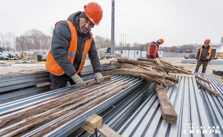 Более половины гастарбайтеров, которые трудятся на стройках, в торговле и сельском хозяйстве, прибыли из Узбекистана. Фото: Андрей Заржецкий