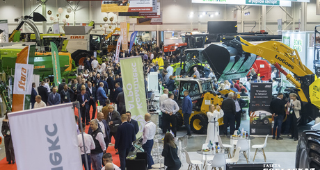 Огромный интерес гостей и участников агропродовольственного форума вызвала выставка современной сельскохозяйственной техники и оборудования. Вот только купить ее аграриям сегодня не так просто — ставки «кусаются». Фото: Андрей Заржецкий