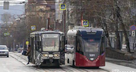 На 13-м трамвайном маршруте в Новосибирске эти вагоны, скорее всего, разъехались навсегда.  Фото: Андрей Заржецкий