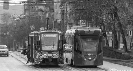 На 13-м трамвайном маршруте в Новосибирске эти вагоны, скорее всего, разъехались навсегда.  Фото: Андрей Заржецкий