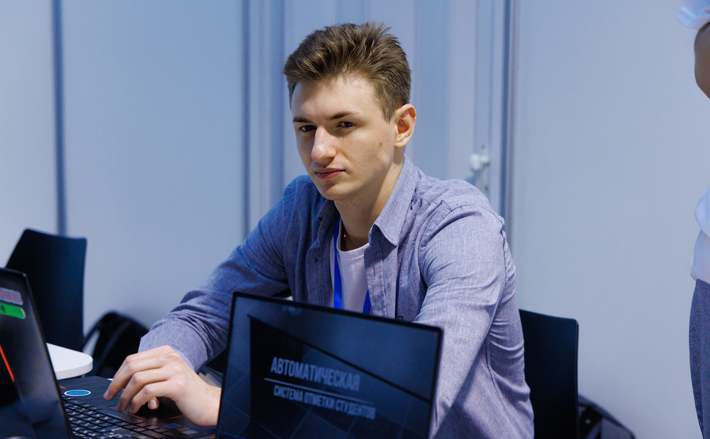 Студент факультета информационных технологий Новосибирского государственного университета Антон Власенко учится в магистратуре и работает по найму, но в перспективе хотел бы открыть свой бизнес. Фото: предоставлено Антоном Власенко