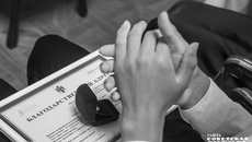 Губернатор Андрей Травников в июне вручил награды 100-балльникам, подчеркнув, что в этом году каждый седьмой выпускник региона — медалист, их почти две тысячи. Фото: Андрей Заржецкий