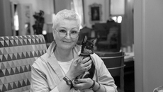 Практически неизменно с писательницей ее «помощница» — собака Кристи. Даже в поездках по стране, на съемках авторской программы «Мой герой» для ТВЦ они не разлучны. Фото: личный архив Татьяны Устиновой