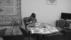 Возможность самостоятельно творить — что может быть прекраснее, особенно для человека с ментальными проблемами. А если чего-то не умеешь, то в новом отделении интерната в городе Обь помогут и научат.  Фото: nso.ru