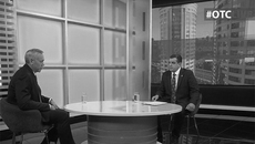 Глава региона Андрей Травников отвечал на вопросы жителей Новосибирской области почти полтора часа. Уже во время эфира было принято управленческое решение: регион финансово поможет мэрии Новосибирска восстановить подсветку пилонов Бугринского моста. Посмотреть прямую линию в записи можно на сайте телекомпании, а также на ее страничках в социальных сетях. Фото: страница телекомпании «ОТС» в социальной сети «ВКонтакте» 