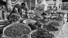 А вот на базаре в столице Таджикистана уже можно найти все, что душе угодно, — по крайней мере, такого количества сухофруктов, специй и разнообразных орехов вы больше не увидите, наверное, нигде. Фото: Светлана Фролова 