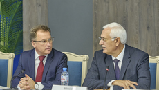 Заседание Попечительского совета ТГАСУ. Слева направо: генеральный директор ООО «Газпром трансгаз Томск», председатель Попечительского совета ТГАСУ Владислав Бородин, ректор ТГАСУ Виктор Власов.