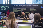 В особом цифровом кафе на «Куки фесте» можно было попробовать не­обычные блюда, ­например «Ветчину в сети», и хлебнуть безалко­гольного глинтвейна «Согреваю­щий модуль». Фото: Андрей Заржецкий