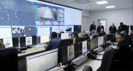 Так работает центр видеоаналитики аппаратно-программного комплекса «Безопасный город» — именно сюда стекается информация со всех видеокамер, установленных на городских улицах. Фото: nso.ru