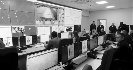 Так работает центр видеоаналитики аппаратно-программного комплекса «Безопасный город» — именно сюда стекается информация со всех видеокамер, установленных на городских улицах. Фото: nso.ru