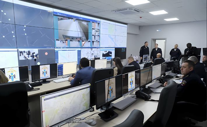Так работает центр видеоаналитики аппаратно-программного комплекса «Безопасный город» — именно сюда стекается информация со всех видеокамер, установленных на городских улицах. Фото: nso.ru
