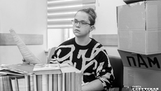 Волонтер Артём Комаров увлекается театром, реализует социальные проекты по творческому самовыражению для жителей Новосибирска, проводит тематические мастер-классы и сам участвует в постановках. Фото: Андрей Заржецкий