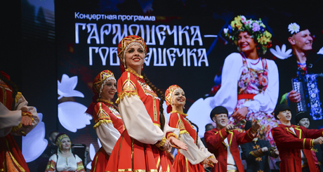 Премьера концертной программы «Гармошечка-говорушечка» состоялась совсем недавно, но она уже завоевала немало поклонников. Фото: предоставлено пресс-службой ансамбля «Чалдоны» 