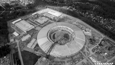 За изготовление экспериментальных станций под ключ ответственны четыре ключевые организации: новосибирские — Конструкторско-технологический институт научного приборостроения СО РАН и Институт гидродинамики имени М.А. Лаврентьева СО РАН, а также Томский политехнический университет и Институт сильноточной электроники СО РАН. А всего в процесс было вовлечено около 1,5 тысячи субподрядчиков, в том числе НГТУ. Фото: Андрей Заржецкий