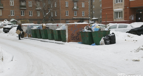 Из-за сильных снегопадов вывоз мусора был затруднен, но теперь процесс наладился. Фото: архив ИД «Советская Сибирь»