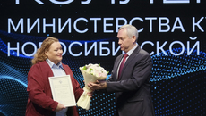 Благодарность министра культуры Российской Федерации «За большой вклад в развитие культуры и многолетнюю плодотворную работу» объявлена актрисе театра «На левом берегу» Татьяне Шуликовой. Награду вручил лично губернатор Новосибирской области Андрей Травников. Фото: nso.ru