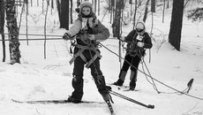 Мороз давил  –24, но на старт в тот день вышли даже восемь самых юных туристов — 5–7 лет. Фото: Предоставлено турклубом «Ирбис» ДДТ им. В. Дубинина