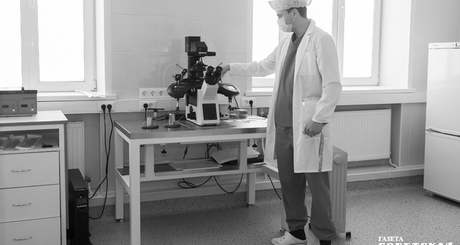 В прошлом году в центре охраны здоровья семьи и репродукции был увеличен штат врачей, приобретено новое оборудование, в том числе второй сосуд Дьюара для хранения биоматериалов, еще один цифровой микроскоп, а также современное оборудование для предимплантационного генетического тестирования эмбрионов, стало больше коек в дневном стационаре. Фото: Андрей Заржецкий.