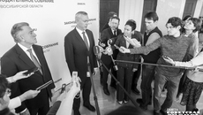 Губернатор Андрей Травников: на территории области выполняются строгие, но абсолютно необходимые ветеринарные меры для предотвращения распространения заболевания и нанесения большого ущерба для сферы животноводства нашего региона. Все мероприятия реализуются в соответствии с ветеринарными правилами и нормативными актами РФ, а также в соответствии с принятыми дополнительными мерами социальной поддержки. Фото: Андрей Заржецкий