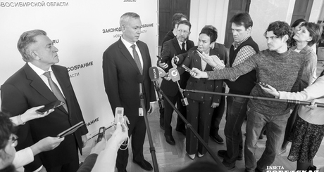 Губернатор Андрей Травников: на территории области выполняются строгие, но абсолютно необходимые ветеринарные меры для предотвращения распространения заболевания и нанесения большого ущерба для сферы животноводства нашего региона. Все мероприятия реализуются в соответствии с ветеринарными правилами и нормативными актами РФ, а также в соответствии с принятыми дополнительными мерами социальной поддержки. Фото: Андрей Заржецкий