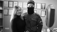 Оксана Солодовникова с супругом Романом в редакции газеты «Бердские новости», 2023 года. Фото: Наталия Захарова