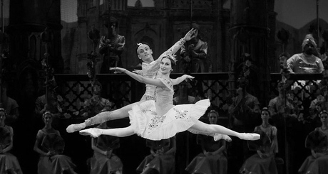 Гамзатти — Анна Одинцова, Солор — Сергей Полунин. Фото: предоставлено НОВАТ / Виктор дмитриев