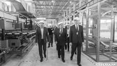 Общий объем инвестиций в проект оценивается в более чем 700 миллионов рублей. Компания намерена выпускать до 250 тысяч квадратных метров сэндвич-панелей в год. Запущенный завод — уже третья промплощадка данного производителя. Фото: Андрей Заржецкий