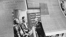 В архиве областной газеты за всю 107-летнюю историю накоплен любопытный фотобагаж. Фото: Юлия Назаренко