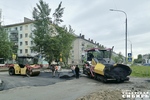 На перекрестке улиц Степной и Римского-Корсакова горячий асфальт выкладывали в интервалах между потоками транспорта. Дороги в субботний день не перекрывали. Фото: Юлия Назаренко