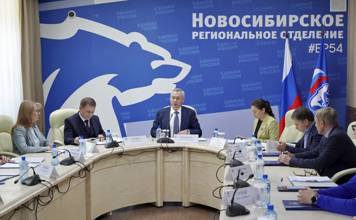 Электронная система работала максимально устойчиво, и массовых претензий на какие-то сбои не поступило, несмотря на то, что в этом году проводится федеральная кампания, и в голосовании принимала участие вся страна,  отметил Андрей Травников. Фото: Александр Грибакин