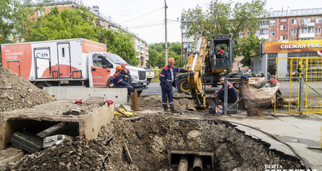 Ремонт тепловых сетей — дело сложное, затратное, но совершенно необходимое. В нынешнем году по нацпроекту «Инфраструктура для жизни» реконструкцию теплосетей проведут в поселке Ордынское. Фото: Андрей Заржецкий